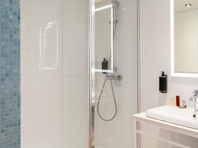 Bathroom 4, ibis Styles Paris Porte d’Orléans Hotel, Hauts-de-Seine