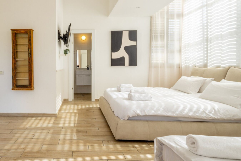 Bedroom 2, Heart of TLV-Modern wBalcony- 3BD & 3BR