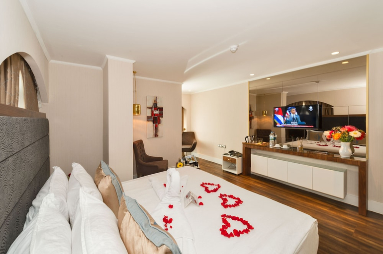 Bedroom 3, Darkmen 2 Hotel, Fatih