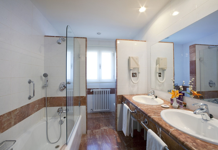 Bathroom, Parador de las Cañadas del Teide, Santa Cruz de Tenerife