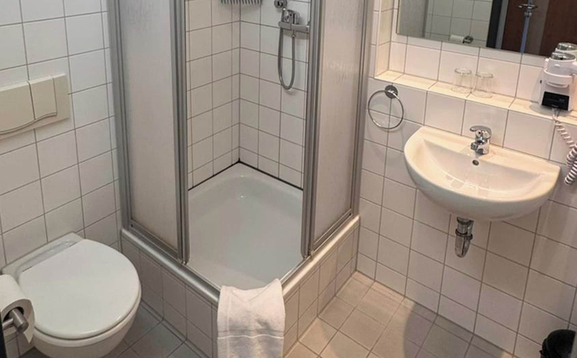 Bathroom 5, DORMERO Express Hotel Passau, Passau