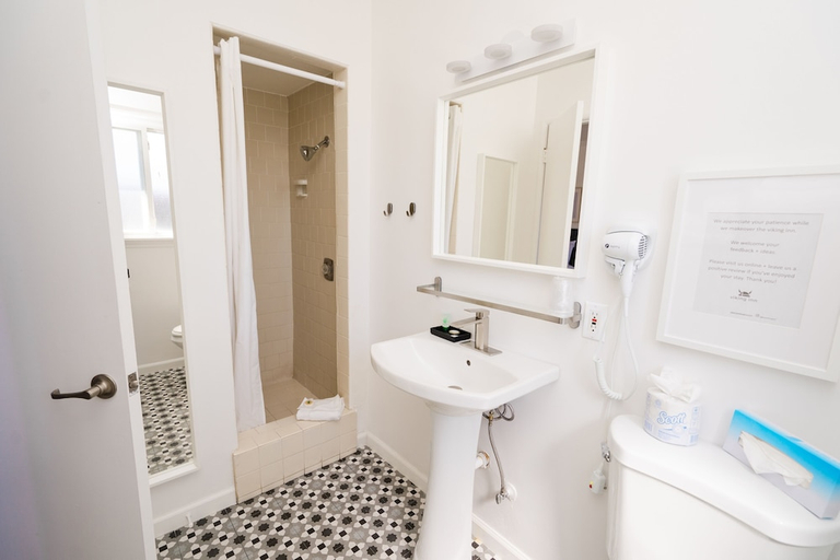Bathroom 4, Viking Inn, Santa Barbara