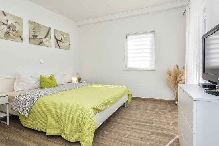 Others 5, Villa Eva, Vir