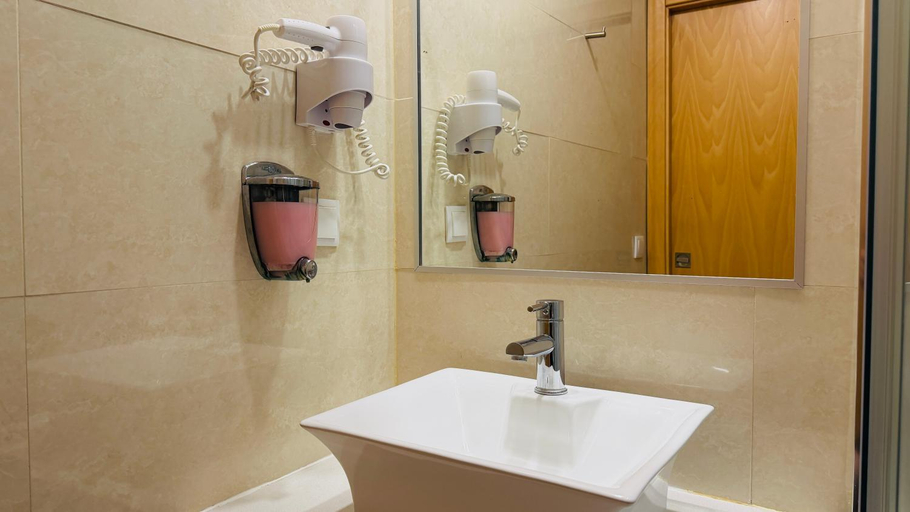 Bathroom 2, Sea Garden Peniche, Peniche