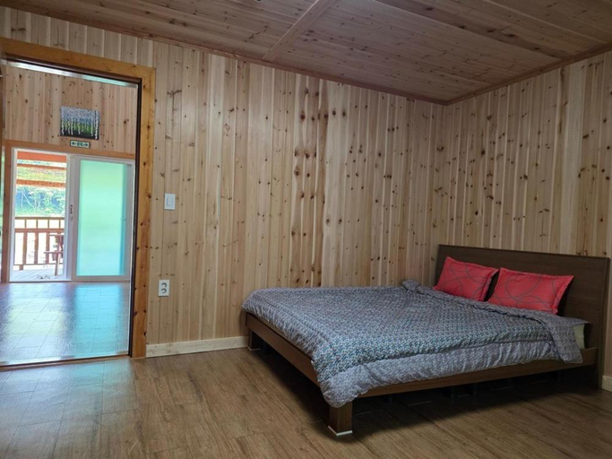 Bedroom 2, Goesan Joryeong Pension, Chungju