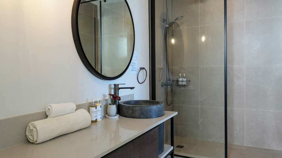 Bathroom, Beach and Mountain by Horizon Holidays, Black River