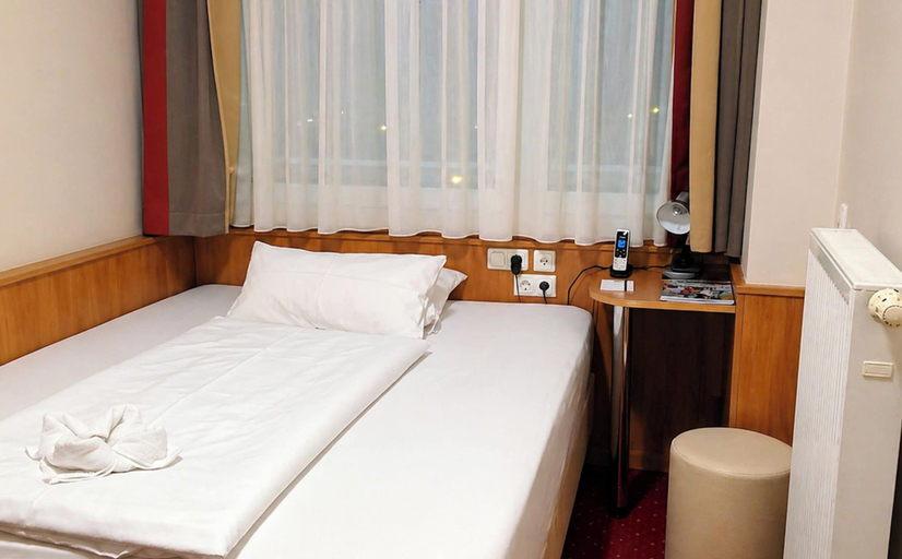 Bedroom 3, DORMERO Express Hotel Passau, Passau