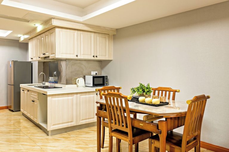 Food & Drinks 5, Mahattan Apartment - Free Shuttle Bus for Canton Fair, Guangzhou