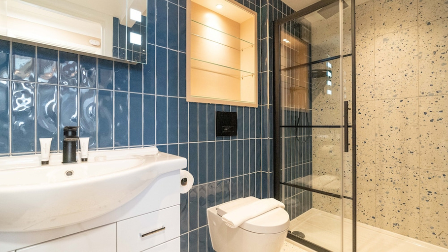 Bathroom 3, Lamington Apartments, London
