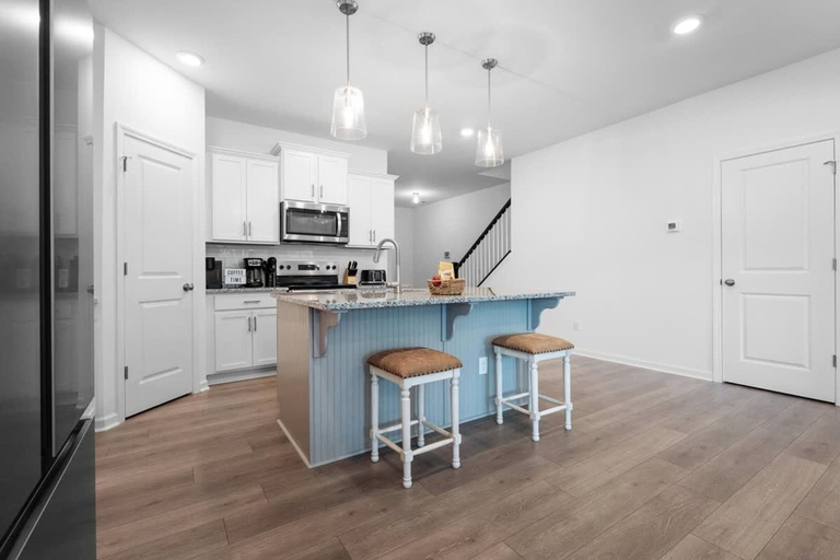 Room 3, Brand New Townhome 2024 Great Deal, Guilford