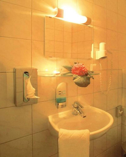 Bathroom 4, Hotel Wikinger Hof Hamburg, Hamburg