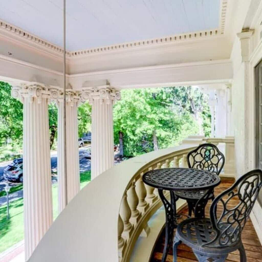 Outdoor dining, Portland's White House Carriage House, Multnomah