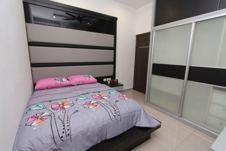 Bedroom 2, Loke LIM Ipoh Homestay, Kinta
