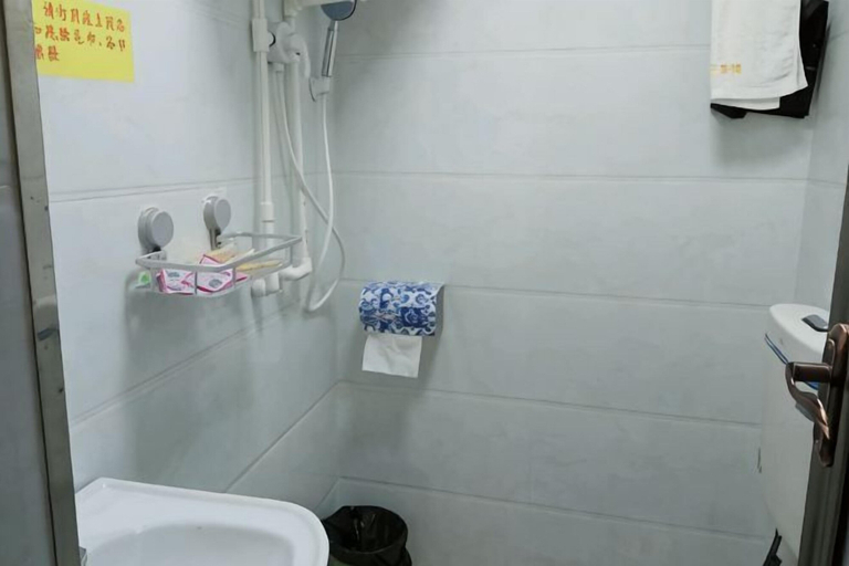Bathroom 4, Fenggang Luosan Inn, Zunyi