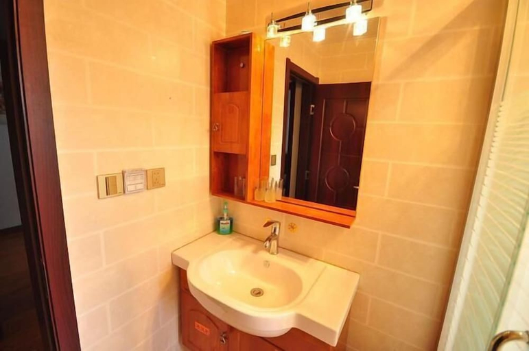 Bathroom 3, Tea farmer Inn in West Lake Hangzhou, Hangzhou