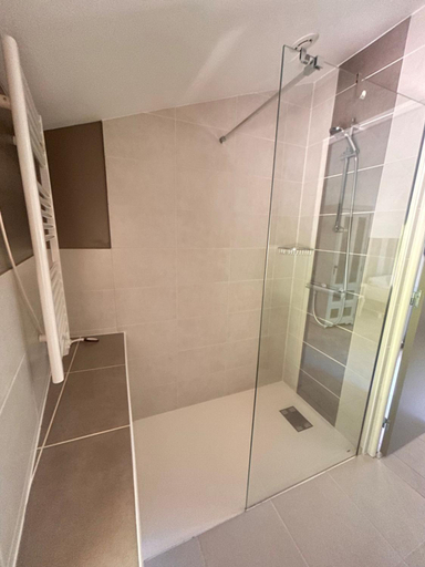 Bathroom 2, B&B Angueur, Dordogne