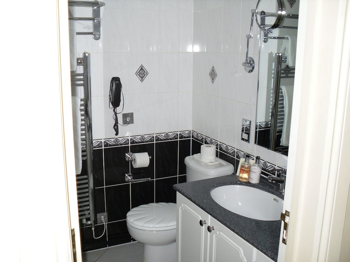 Bathroom 5, The Norfolk Royale Hotel, Bournemouth