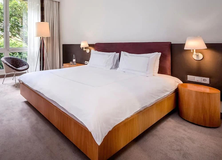 Bedroom 3, Dorint Hotel Bremen, Bremen