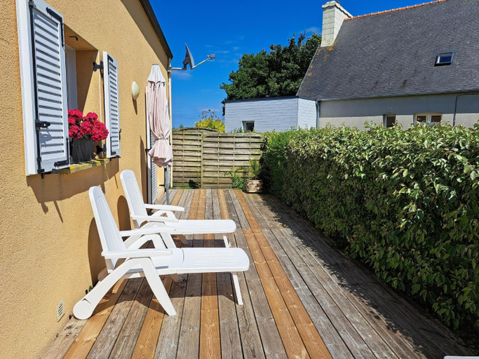 Others 5, Cottage in Plouneour-Trez with Sea View, Finistère