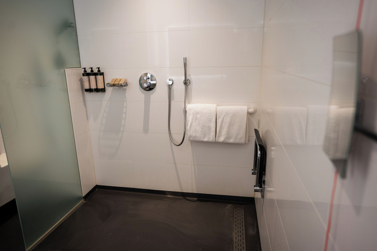 Bathroom 4, Van der Valk Hotel Veenendaal, Veenendaal