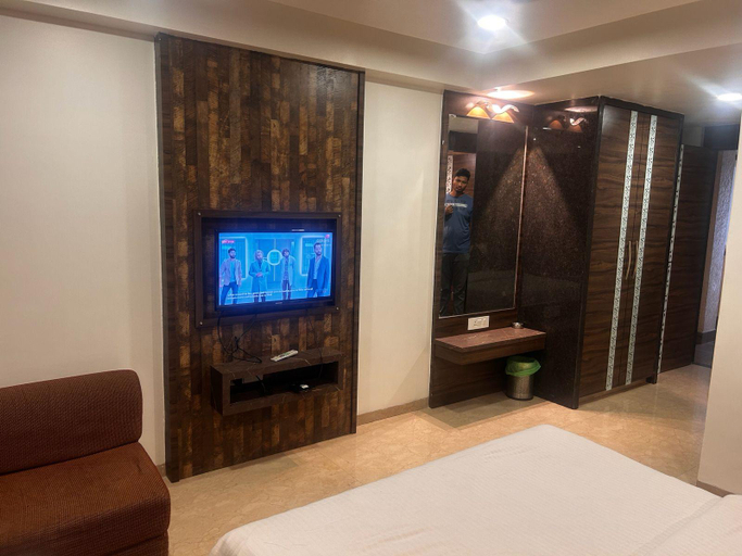 Others 3, Hotel Sangam, Satara