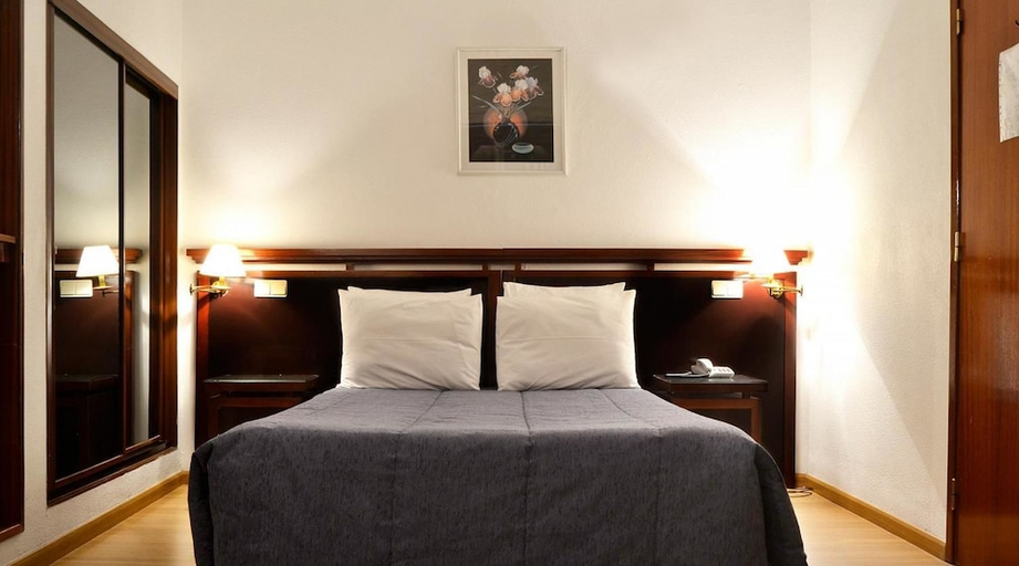 Bedroom 2, Hotel Excelsior, Lisbon