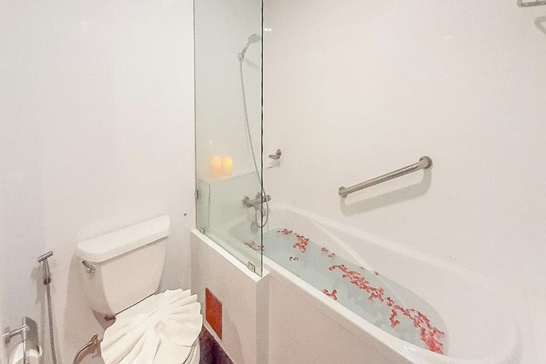 Bathroom 4, Ruean Phae Royal Park Hotel, Muang Phitsanulok