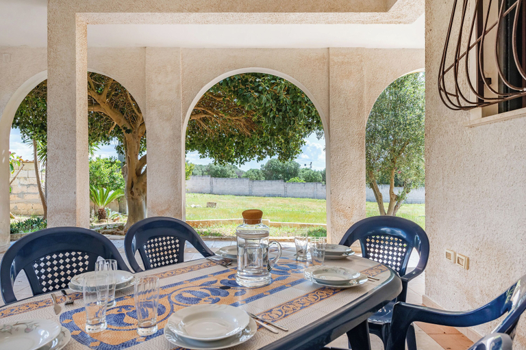 Outdoor dining 3, Villa Mattalia 500m From Sea, Taranto