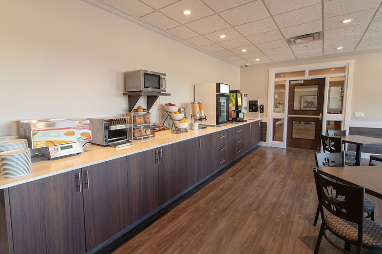 Food & Drinks 4, The Kanata by BCMInns Invermere, East Kootenay