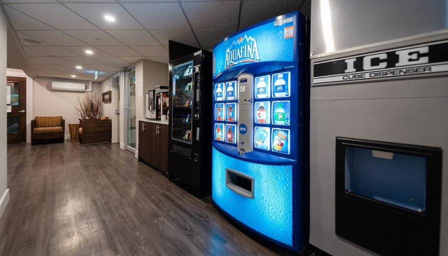 Food & Drinks 5, The Kanata by BCMInns Invermere, East Kootenay