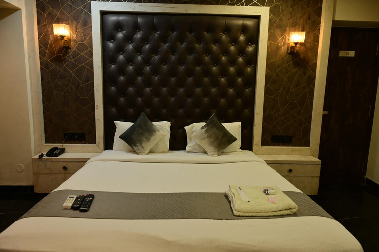 Bedroom 2, Wishotel Xpress Silver Sky, Indore