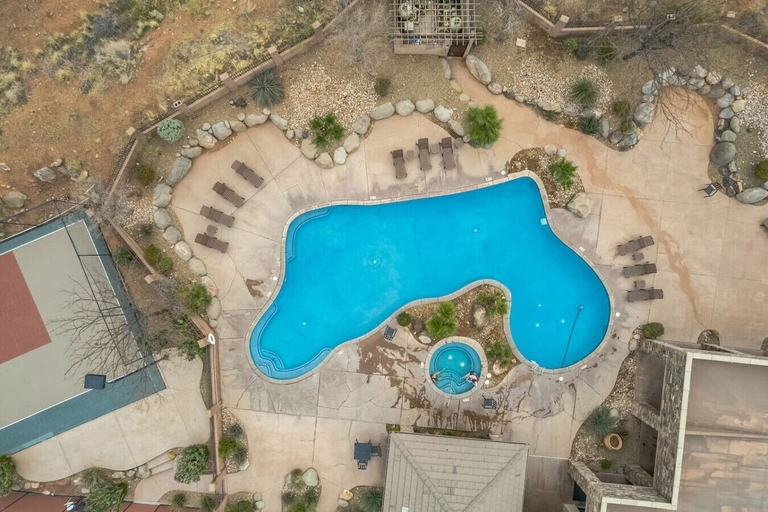 Interior 2, 485 Rooftop Hot Tub - Sleeps 24, Washington