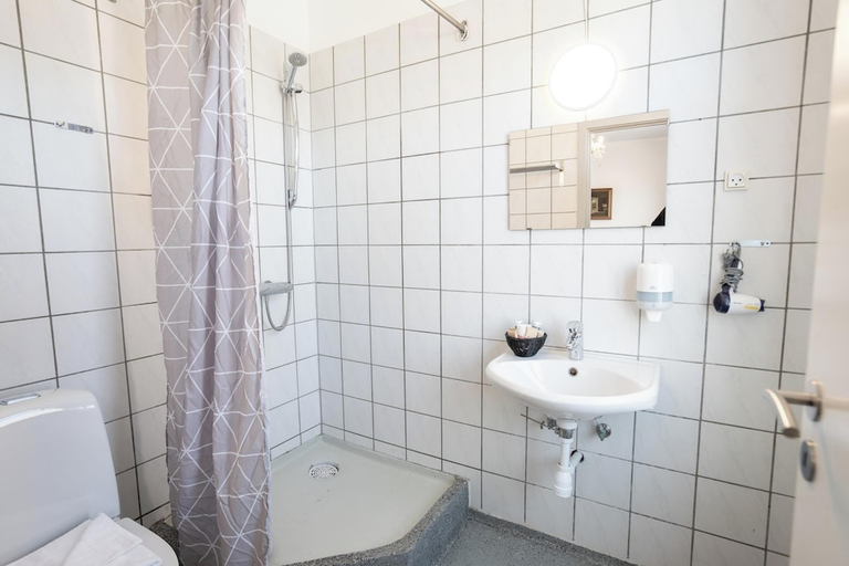 Bathroom 4, Hotel Postgaarden, Fredericia