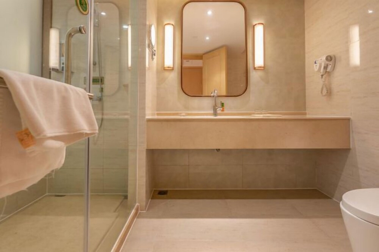 Bathroom 4, Vienna International Hotel (Hangzhou East Railway Station), Hangzhou