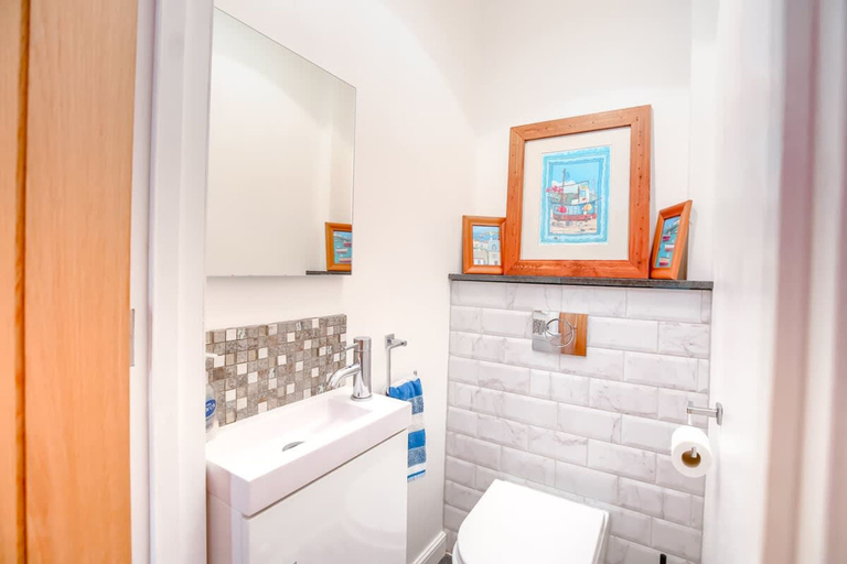 Room 4, Perfect Booking Near Ramsgate Station And Beach, Kent