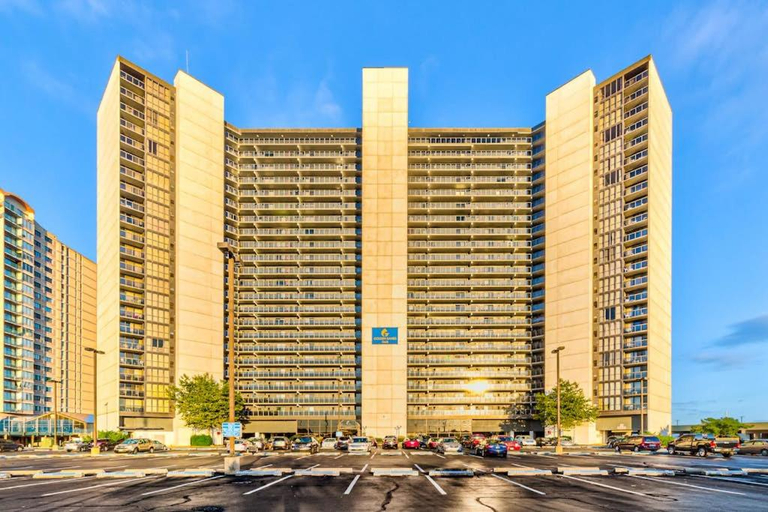 Exterior & Views 1, Golden Sands 809, Worcester