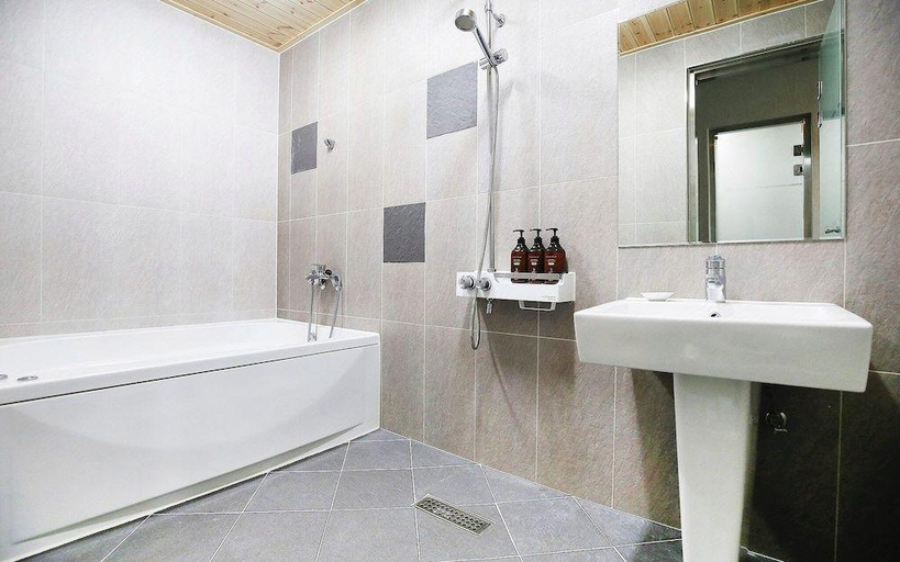 Bathroom 3, Yesan Ryu Hotel, Yesan