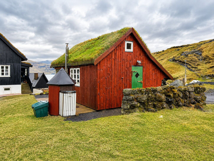Exterior 5, Traditional Cabin with Sea View, Kvívík
