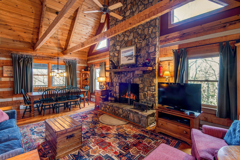 Interior 5, Scarborough Fair, Watauga