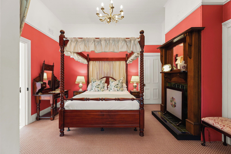 Room 2, Kurrara Historic Guest House, Blue Mountains