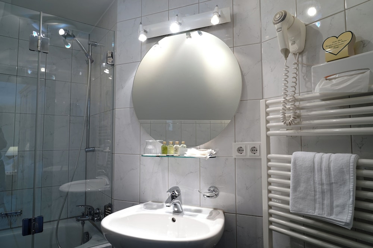Bathroom, Hotel Freisinger Hof, München