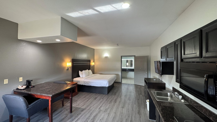 Room 2, Sunbridge Inn and Suites, Atascosa