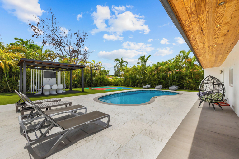 Pool 4, Villa Solara | Pool · Cinema · Basketball Court, Miami-Dade