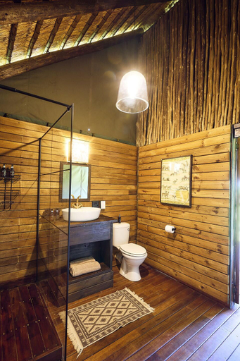 Bathroom 5, Parsons Hilltop Safari Camp, Mopani