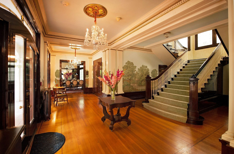 Interior 3, Portland's White House Carriage House, Multnomah