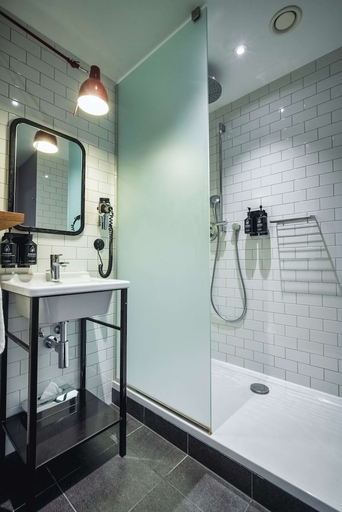Bathroom, Hotel PULSE8, Praha 7