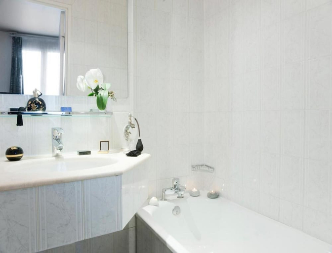Bathroom 4, Hôtel Miramar, Paris