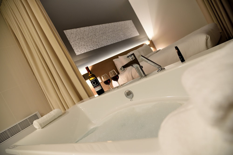 Bathroom 2, Hotel du Lac Champlain, an Ascend Collection Hotel, Le Haut-Richelieu