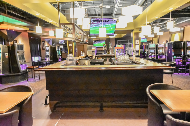 Food & Drinks 5, Canad Inns Destination Centre Fort Garry, Division No. 11