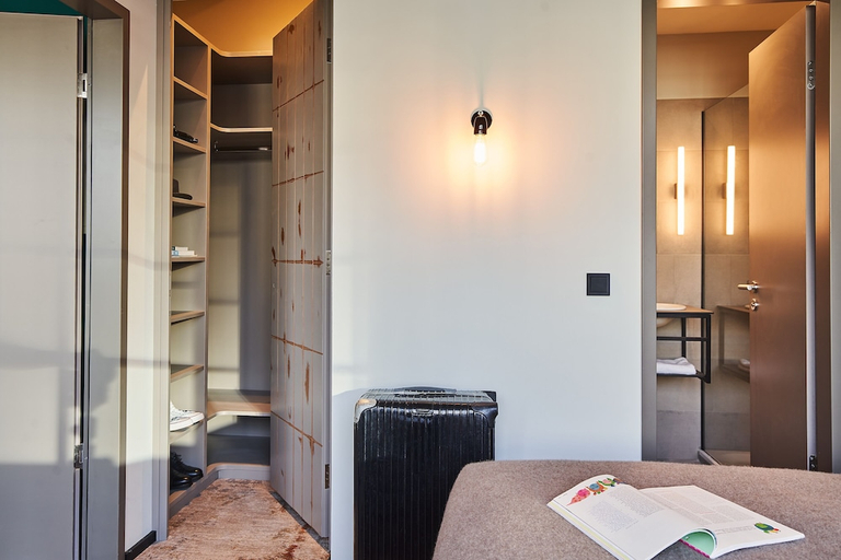 Bedroom 4, Hood House, Hamburg